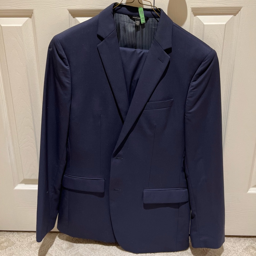 Banana Republic Men’s Designer Suit, Navy Blue, 42R, Slim Fit New W/O Tags